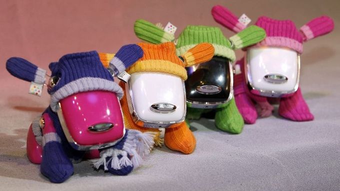 Elektroničtí I-Dogs k sobě mají řadu doplňků. Firma Hasbro k nim například nachystala "módní kolekci" svetříků a čepiček.