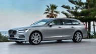 18. Volvo (35 236) – Švédská značka podporovaná čínským kapitálem provádí v poslední době generační obměnu svého výrobního programu a nové modely mají úspěch. V březnu u Volva zaznamenali nárůst prodejů o 19,5 %, od začátku roku pak o 13,2 %, což Volvo rovněž řadí na 18. místo (80 147). Jedním z loňských novinek bylo i kombi vyšší střední třídy V90 (na snímku).