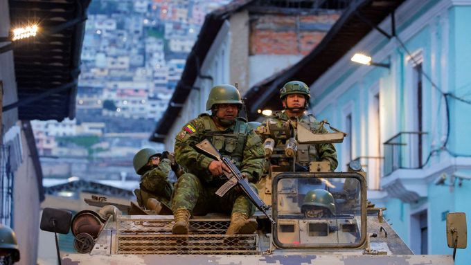 V Ekvádoru platí stav vnitřního ozbrojeného konfliktu kvůli násilnostem spojeným se zločineckými gangy.