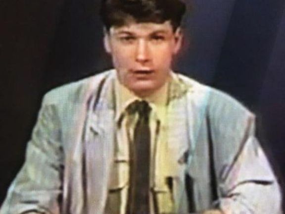Robert Sedláček jako mladý televizní moderátor krátce po sametové revoluci v roce 1989.