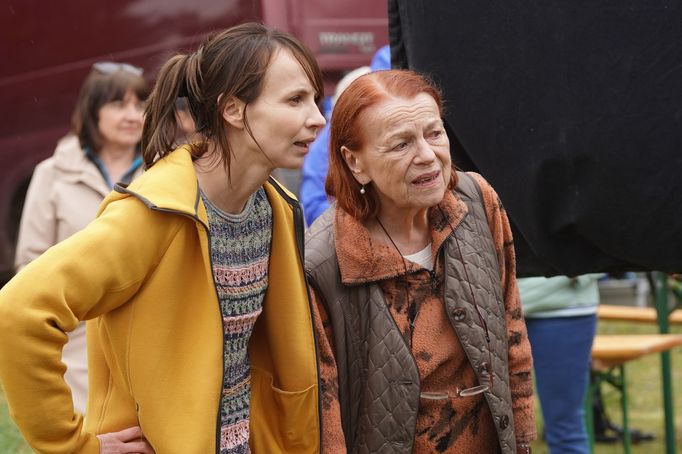 Jana Plodková jako Eva a Iva Janžurová coby Olga.