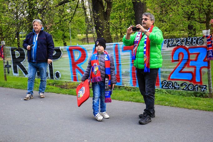 EPL, Plzeň-Dukla: vzpomínka na Františka Rajtorala