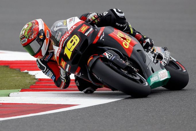 Španělský motocyklový jezdec Hondy, Alvaro Bautista v kategorii MotoGP na Grand Prix Velké Británie 2012.