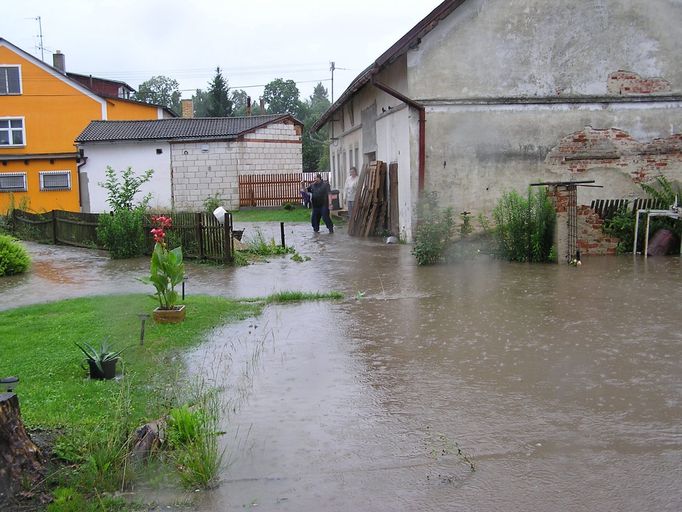 Záplavy v Horní Libchavě u České Lípy.