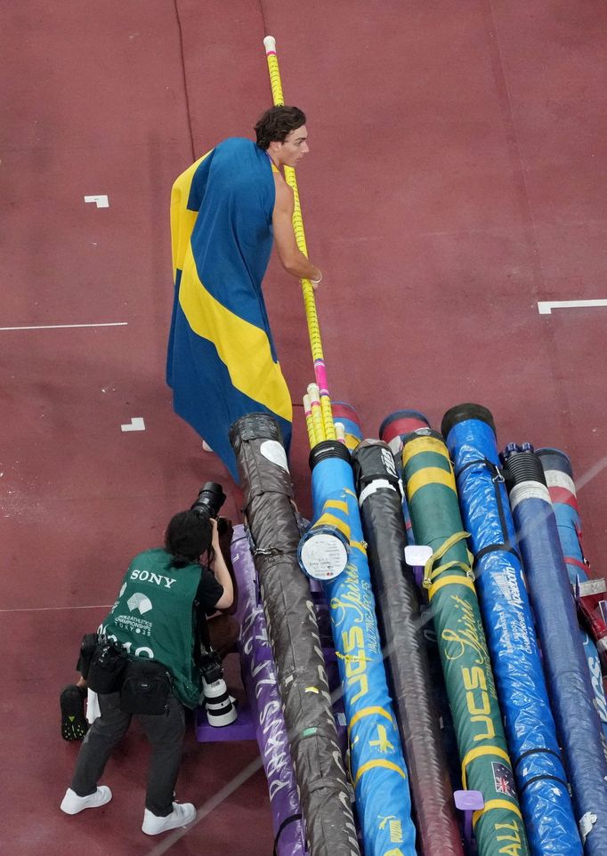 Švédský tyčkař Armand Duplantis a jeho rekord při MS v atletice 2025 v Tokiu