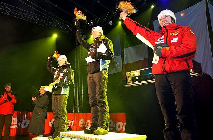 Stupně vítězů ženského prologu na 3,3km: 1. Virpi Kuitunen (Finsko), 2. Aino Kaisa Saarinen (Finsko), 3. Justyna Kowalczyk (Polsko).