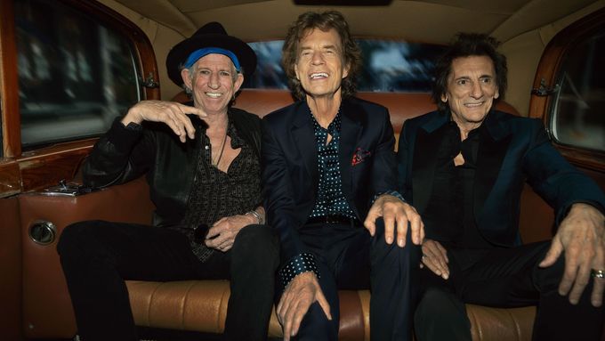 Po úmrtí bubeníka Charlieho Wattse tvoří základní sestavu Rolling Stones už jen kytarista Keith Richards, zpěvák Mick Jagger a druhý kytarista Ronnie Wood.