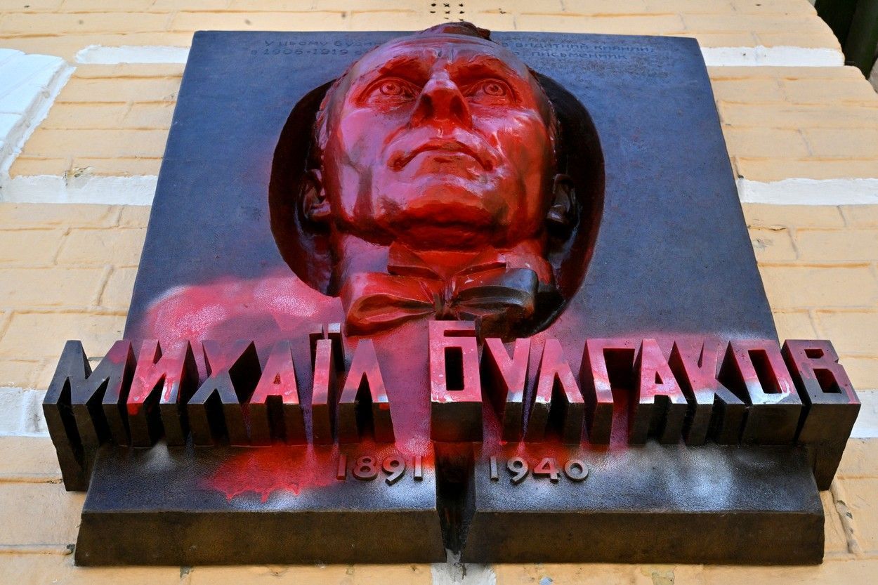 Michail Bulgakov, pamětní deska, Kyjev, 2023