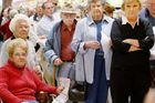 Důchodci na reformu nečekají. Více pracují už teď