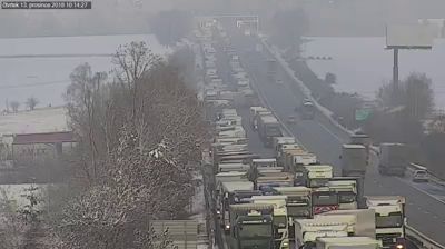 Řidiči kamionů dálnici D1 blokovali úmyslně