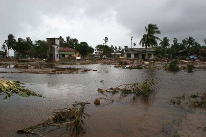 Srílanské pobřeží zasažené ničivou vlnou tsunami