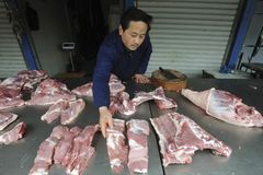 Při razii kvůli závadnému jídlu v Číně zatkli 2000 lidí