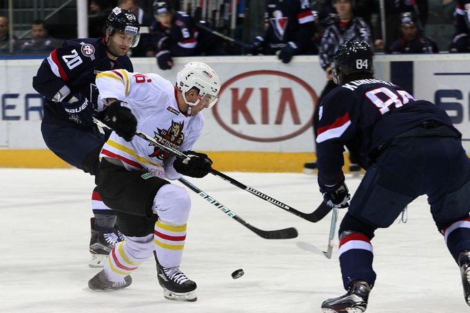 Hokejisté Slovanu Bratislava prohráli v zápase KHL s čínským klubem Kunlun Red Star po prodloužení.