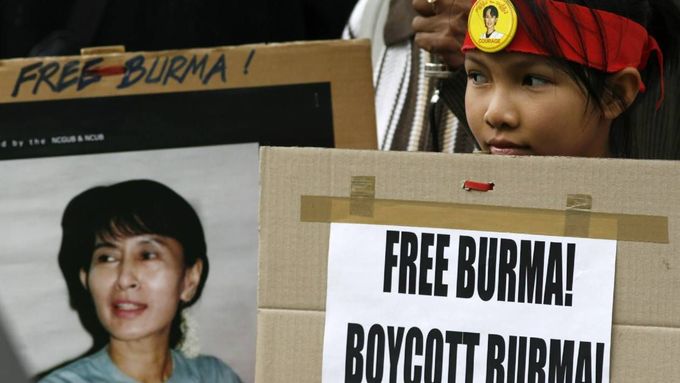 Aun Schan Su Ťij se stala ikonou boje za obnovení demokracie v Barmě