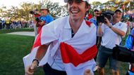 Nejlepší hráč: Rory McIlroy. Úplný protipól. V průběhu sezony kraloval žebříčku, přispěl k vítězství Evropy v Ryder Cupu a vítězně uzavřel celý rok, když vyhrál turnaj v Dubaji. Jasně ovládl i finanční žebříček, kde nastřádal téměř 10 milionů dolarů.