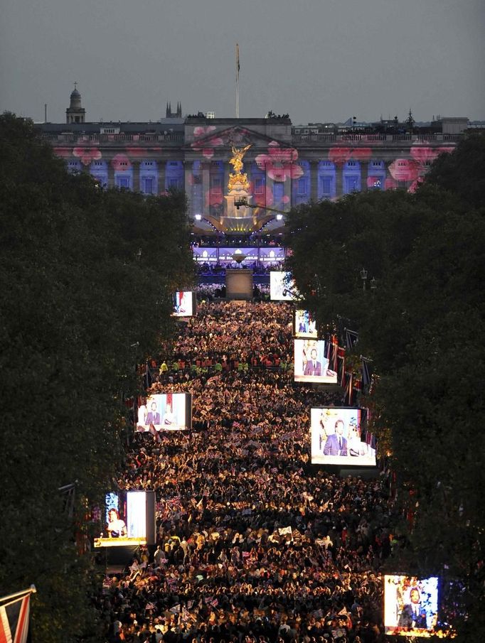 Centrum Londýna během vystoupení sira Paula McCartneyho.