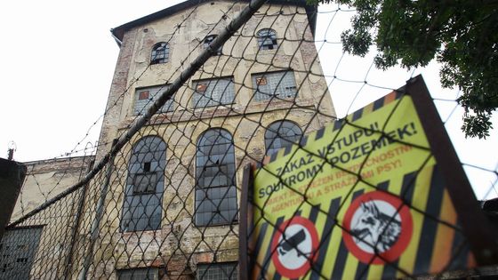 Foto: Zchátralý Zlíchovský lihovar ožije, slibuje investor. Místo ruin vzniknou byty