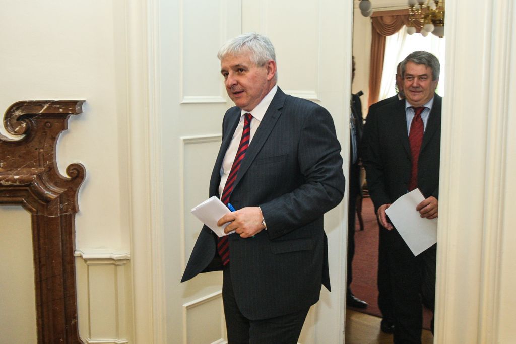 Rusnok lobuje za důvěru vládě