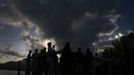 Tourists look to the sky as clouds obscure a full solar eclipse in the northern Australian city of Cairns November 14, 2012. REUTERS/Tim Wimborne (AUSTRALIA - Tags: SOCIETY ENVIRONMENT) Published: Lis. 13, 2012, 10:02 odp.