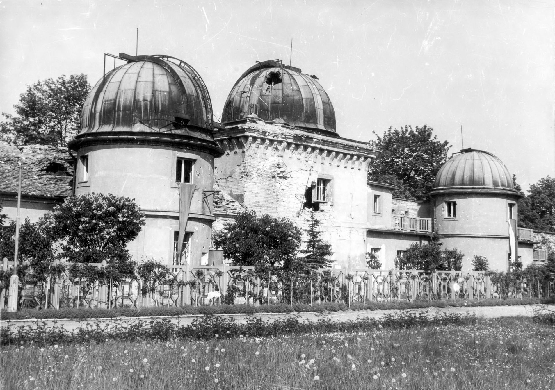 Fotogalerie / Štefánikova hvězdárna / Tak vypadalo demontování největšího dalekohledu Štefánikovy hvězdárny / 6. 4. 2022 / Praha