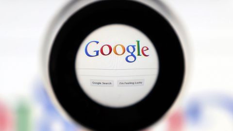Starosti Googlu. Síť má plnou duchů a YouTube nevydělává