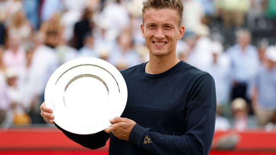 Jiří Lehečka - Carlos Alcaraz, finále Londýn Queen's Club 2025