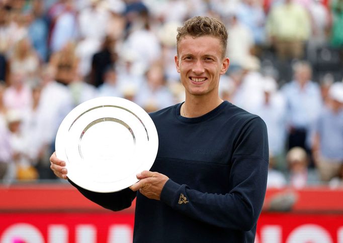 Jiří Lehečka - Carlos Alcaraz, finále Londýn Queen's Club 2025