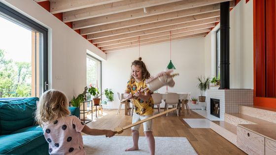 Schodoleháro i trucplac. Starý dům proměnili na hravé bydlení pro mladou rodinu