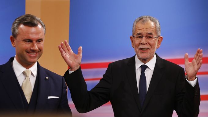 Alexander Van derr Bellen bude příštím rakouským prezidentem. Tamní krajní pravice a její kandidát Norbert Hofer neuspěli.