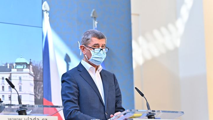 Nejvyšší kontrolní úřad prověří nákup ochranných pomůcek. Požádal ho o to Babiš