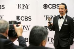 Cenám Tony na Broadwayi dominoval hiphopový muzikál Hamilton, proměnil 11 z 16 nominací
