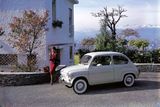 Znovu Fiat a znovu důležitý pro licenční výrobce. V roce 1955 se ve Švýcarsku objevil malý model 600, který byl také prvním italským modelem se samonosnou karoserií a motorem vzadu. 3,2 metru dlouhý model nakonec vznikal do roku 1969, a to v počtu téměř 2,7 milionu kusů. Licenčně jej opět dělal Seat a především Zastava pod jménem 750. Tento malý vůz se stal pro jugoslávskou automobilku ikonickým - byl levný a pomohl motorizovat jednu ze zemí východního bloku.