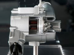 Vývoj přeplňování motoru pomocí elektrického dmychadla již v Audi pokročil.