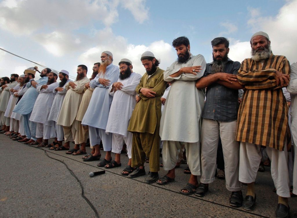 Pákistán, Karáčí - radikální islamisté oplakávají smrt bin Ládina