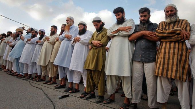 Radikální islamisté ze zakázané organizace Džamát al-Dawá oplakávají v Karáčí Usámu bin Ládina