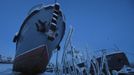 Ships are moored on the banks of a river for the winter outside Yakutsk in the Republic of Sakha, northeast Russia, January 18, 2013. The coldest temperatures in the northern hemisphere have been recorded in Sakha, the location of the Oymyakon valley, where according to the United Kingdom Met Office a temperature of -67.8 degrees Celsius (-90 degrees Fahrenheit) was registered in 1933 - the coldest on record in the northern hemisphere since the beginning of the 20th century. Yet despite the harsh climate, people live in the valley, and the area is equipped with schools, a post office, a bank, and even an airport runway (albeit open only in the summer). Picture taken January 18, 2013. REUTERS/Maxim Shemetov (RUSSIA - Tags: SOCIETY MARITIME TRANSPORT ENVIRONMENT) ATTENTION EDITORS: PICTURE 20 OF 27 FOR PACKAGE 'THE POLE OF COLD' SEARCH 'MAXIM COLD' FOR ALL IMAGES Published: Úno. 18, 2013, 11:26 dop.