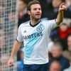 Juan Mata slaví gól v utkání West Ham - Chelsea