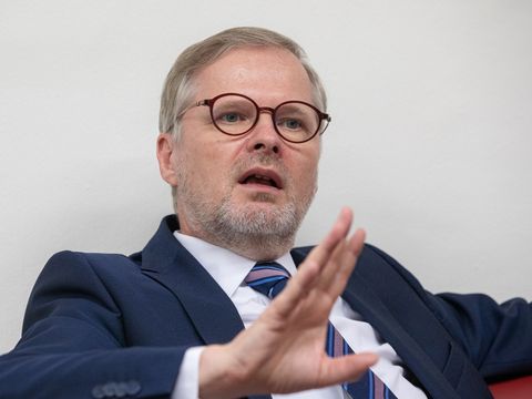 "Neznám bitcoiny, neznám Blažka." Vládní poslanci za Fialou pořád stojí, ale...