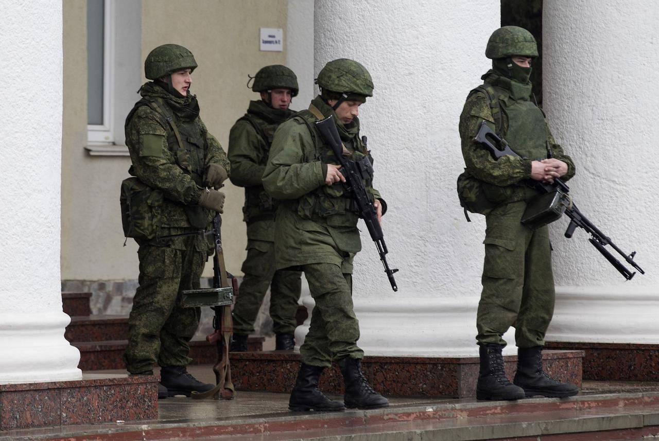 Krym - Simferopol - 28. 2. 2014 - ozbrojenci