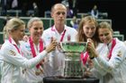 Listopad 2012, zlatý čas českého tenisu. Nejprve zvedly vítěznou trofej české tenistky, které ve finále Fed Cupu zdolaly srbský výběr.