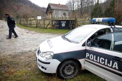 Vlak s uhlím zastavil na hranicích s Bosnou. Policie v něm našla 50 migrantů