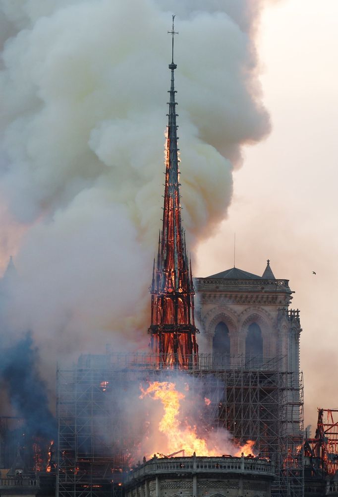 Požár Notre-Dame.