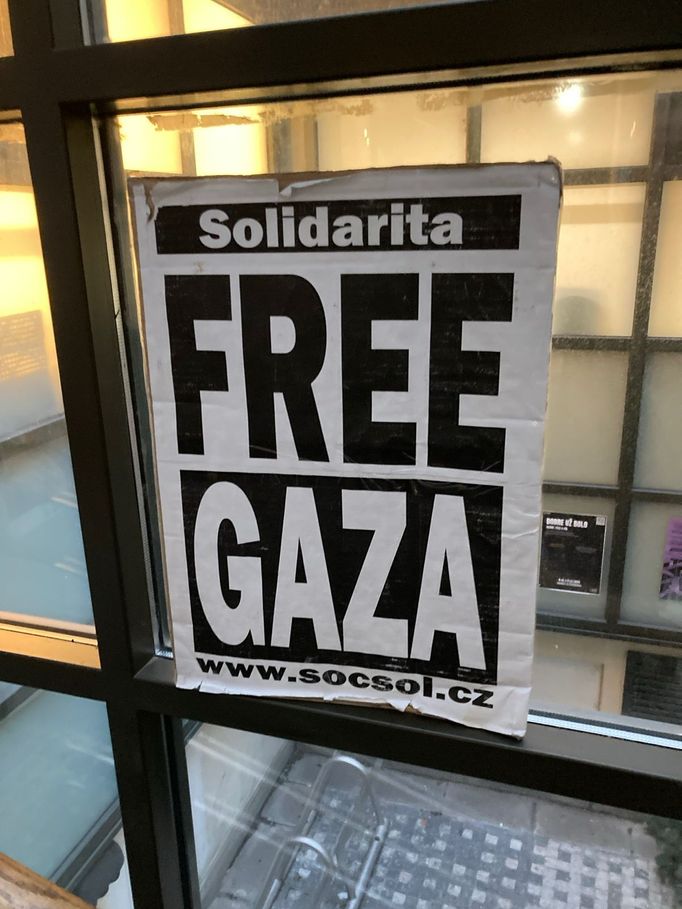 Protest propalestinských studentů na pražském FAMU