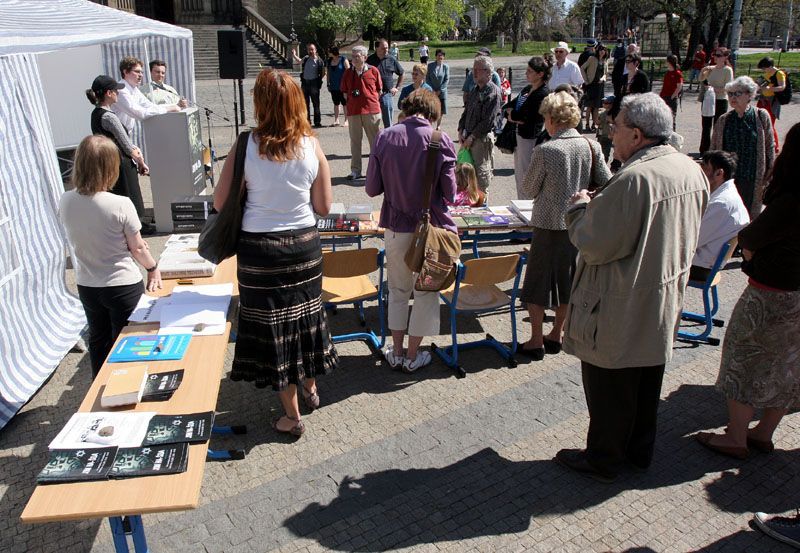 Den holocaustu a hrdiství na náměstí Míru