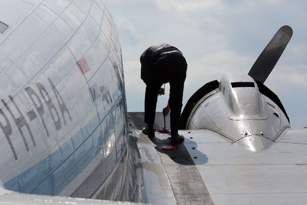 DC-3 na letišti v Ruzyni