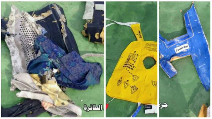 Trosky a předměty pocházející ze zříceného letounu EgyptAir