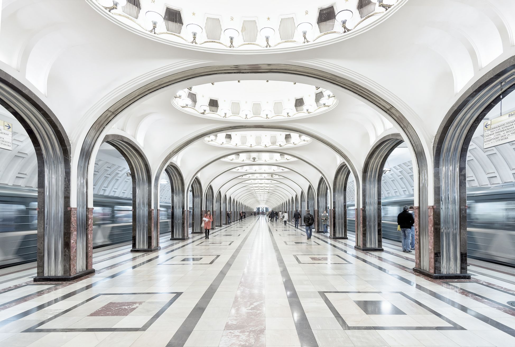 Jednorázové užití / Fotogalerie / Když metro připomíná luxusní palác. Podívejte se na krásy moskevské podzemky