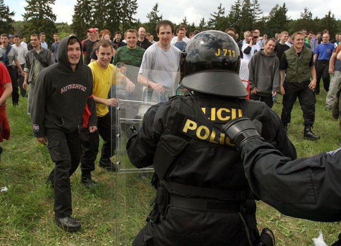 Když domlouvání nepomůže, nastupují pořádkové jednotky.