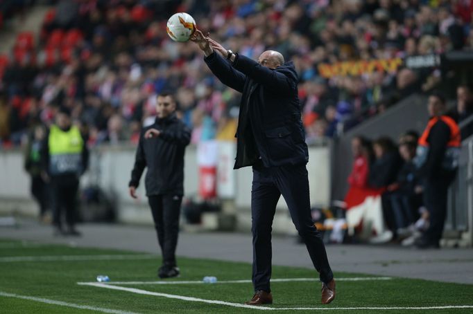 Hostující trenér Philippe Clement v zápase EL Slavia - Genk