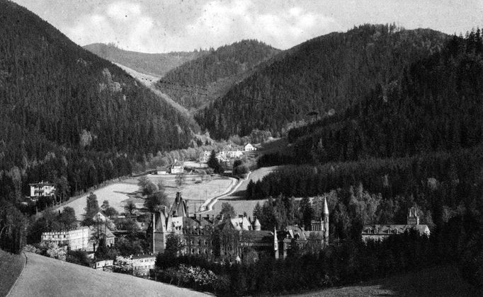 Román Empusion se odehrává roku 1913 v lázních Görbersdorf (na snímku).